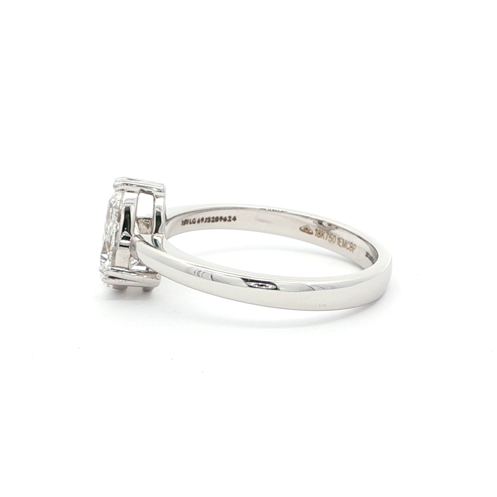 18k White Gold Solitaire Ring with Pear Cut Diamond