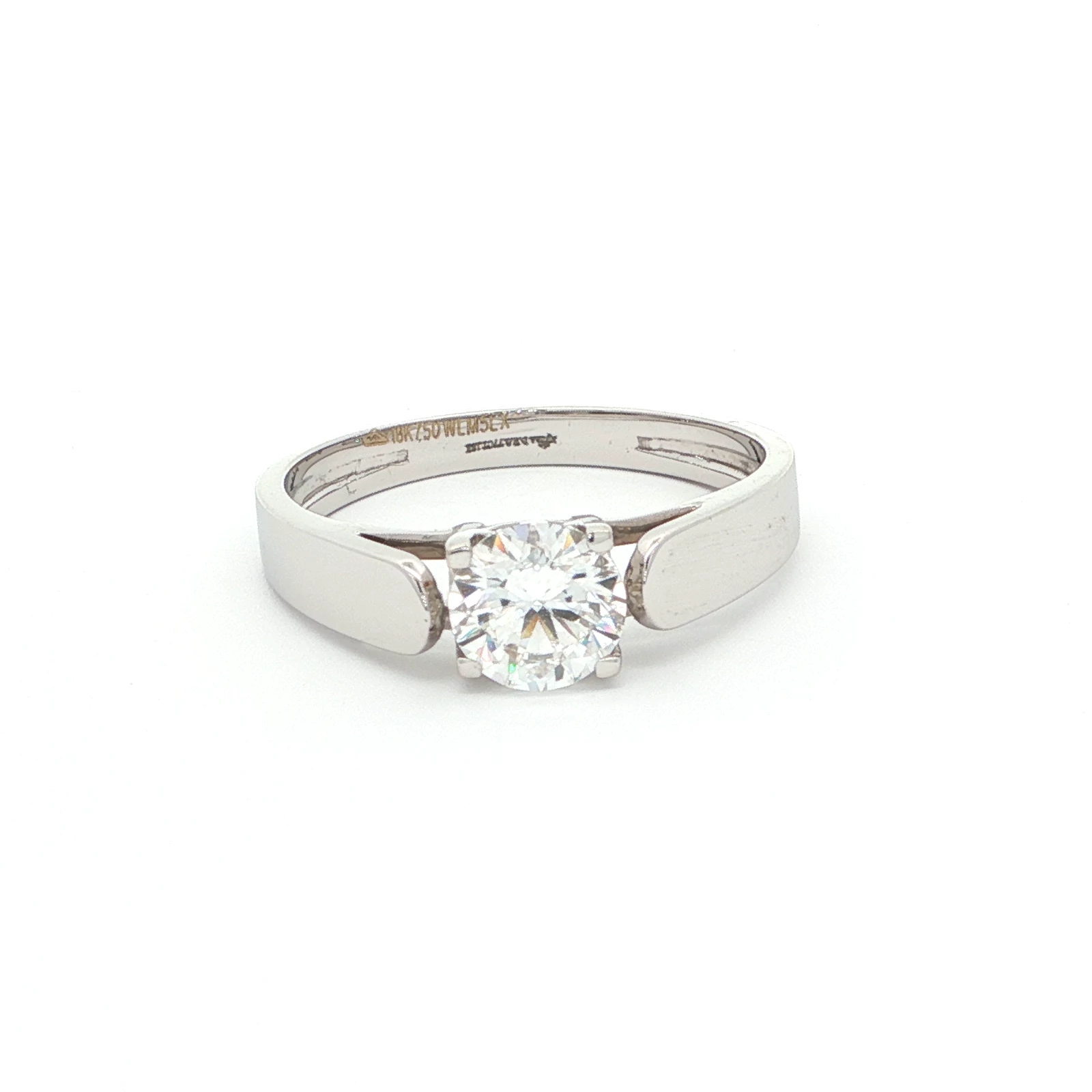 Classic White Gold Solitaire Ring with Round Cut Diamond(1)
