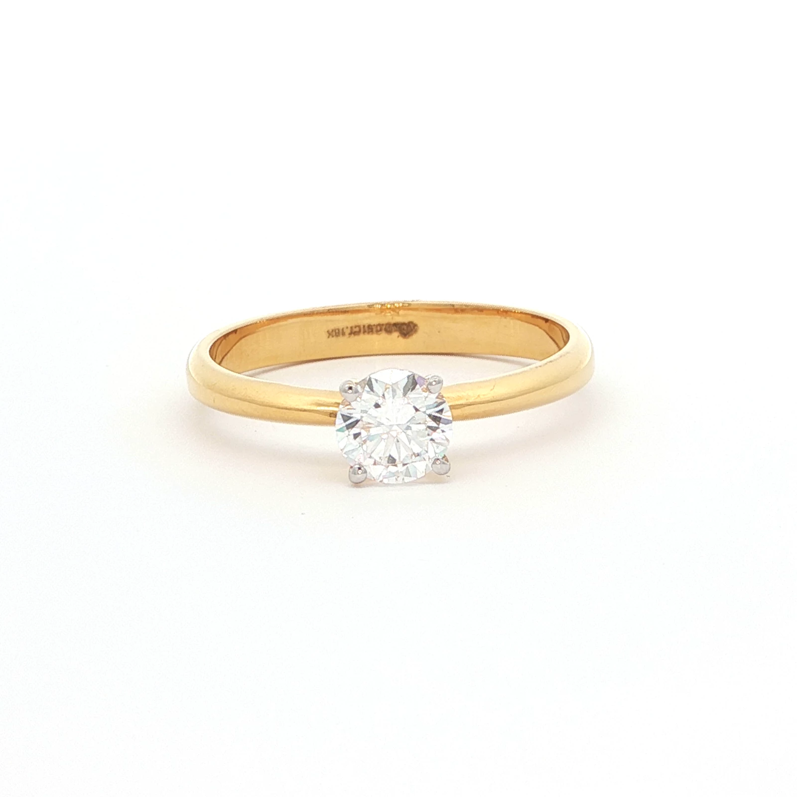 Classic Yellow Gold Solitaire Ring with Round Brilliant Cut Diamond(1)